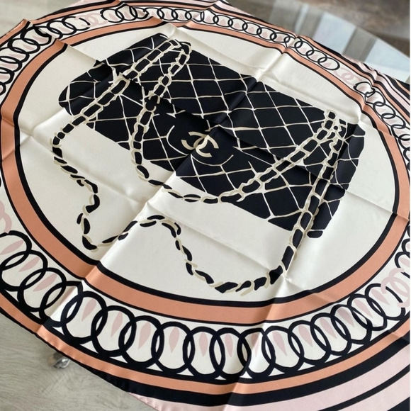 Sold‼️🌟Host Pick🌟Chanel scarf size 90×90cm(in) - Picture 5 of 11